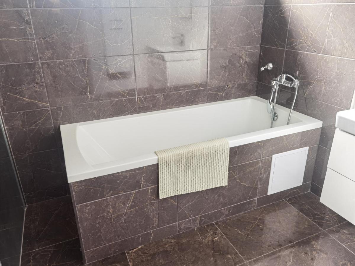 Sunset House Piestany Cervena Veza Apartment Banka ภายนอก รูปภาพ